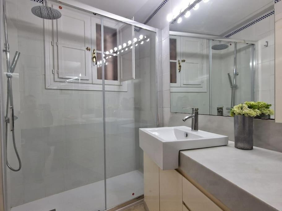 Apartamento Precioso En Santa Cruz Lirio Bajo Sevilla Exterior foto